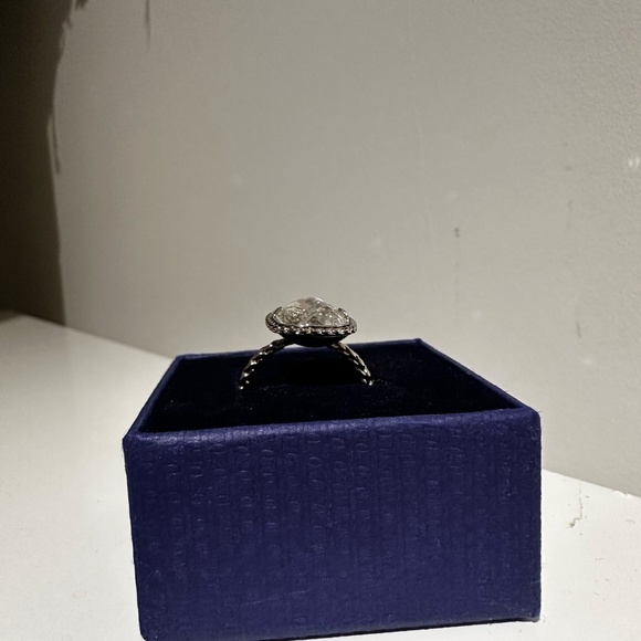Swarovski Cocktail Ring - Picture 3 of 4